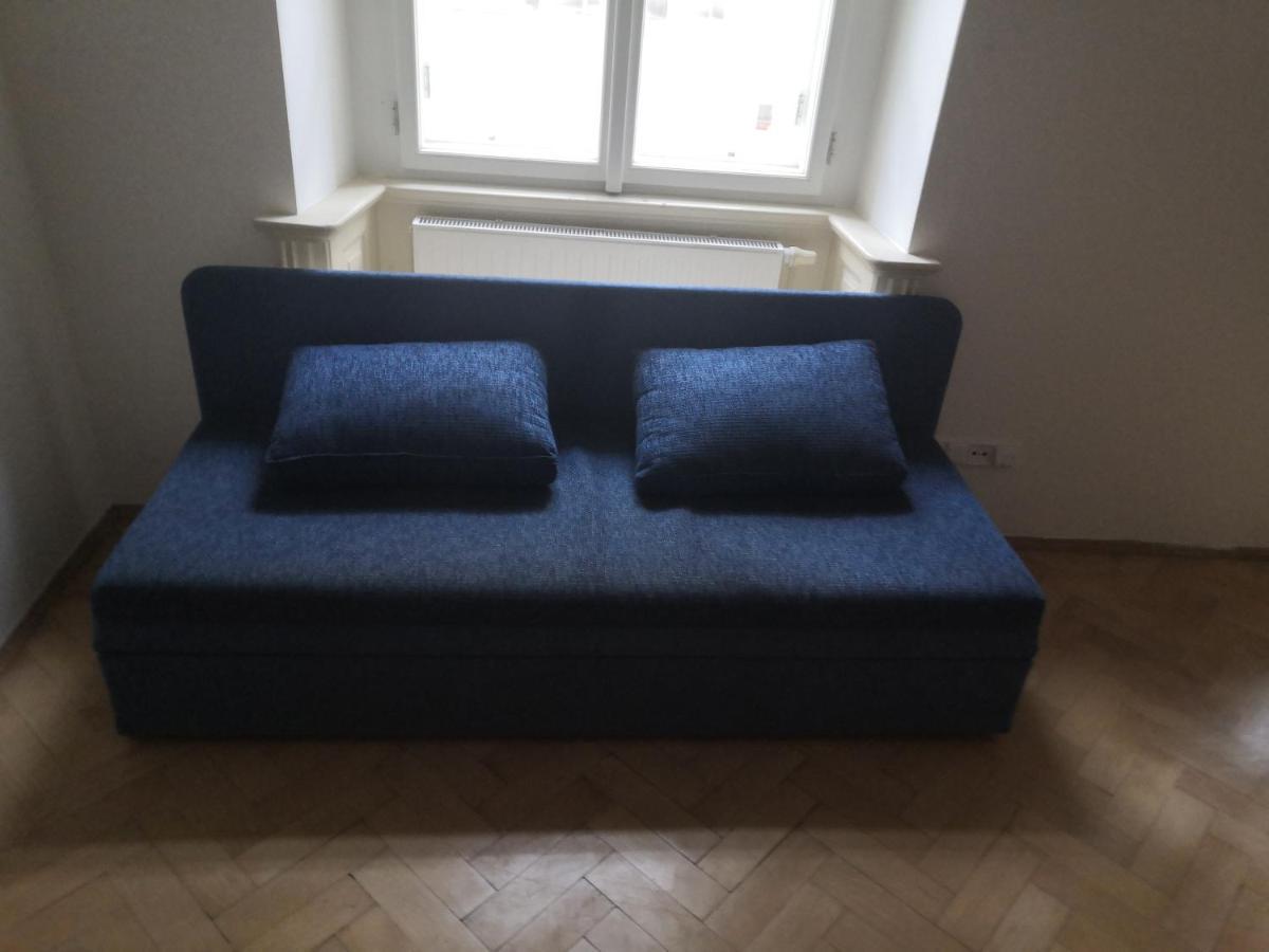 Private Room In Shared Luxurious Palace Like Apartment With 2 Bathrooms Including Whirlpool And Virtual Reality Praha Bagian luar foto