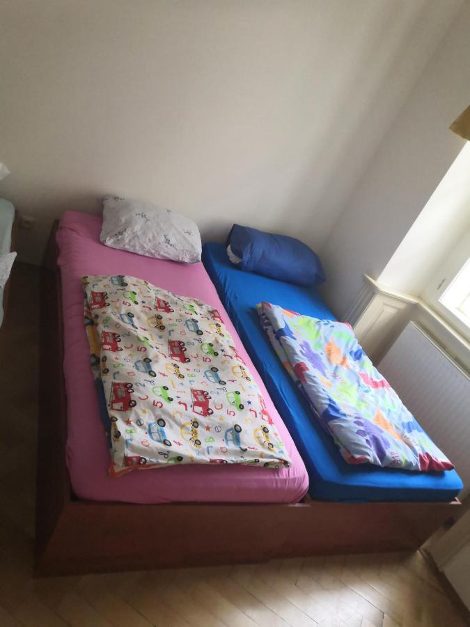 Private Room In Shared Luxurious Palace Like Apartment With 2 Bathrooms Including Whirlpool And Virtual Reality Praha Bagian luar foto